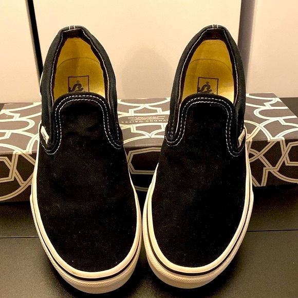 Vans Kids Slip-on Canvas Black and White Shoes. Size 3 Kids - Picture 2 of 6